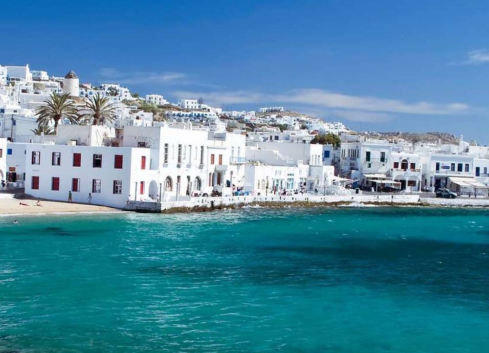 Bílé domy na řeckém pobřeží